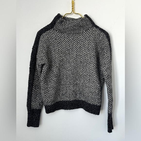 Evereve Splendid Gray Ivory Wool Cashmere Emila Pullover Sweater Women’s XS - Picture 1 of 7